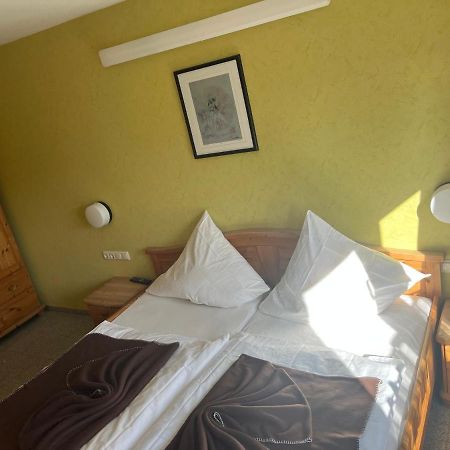 Hotel Eifeltor Мехерніх Екстер'єр фото